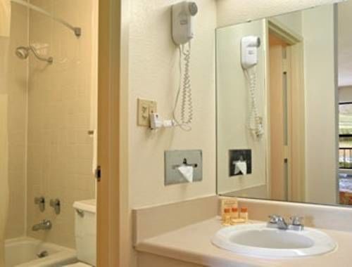 Quality Inn بريستول الغرفة الصورة